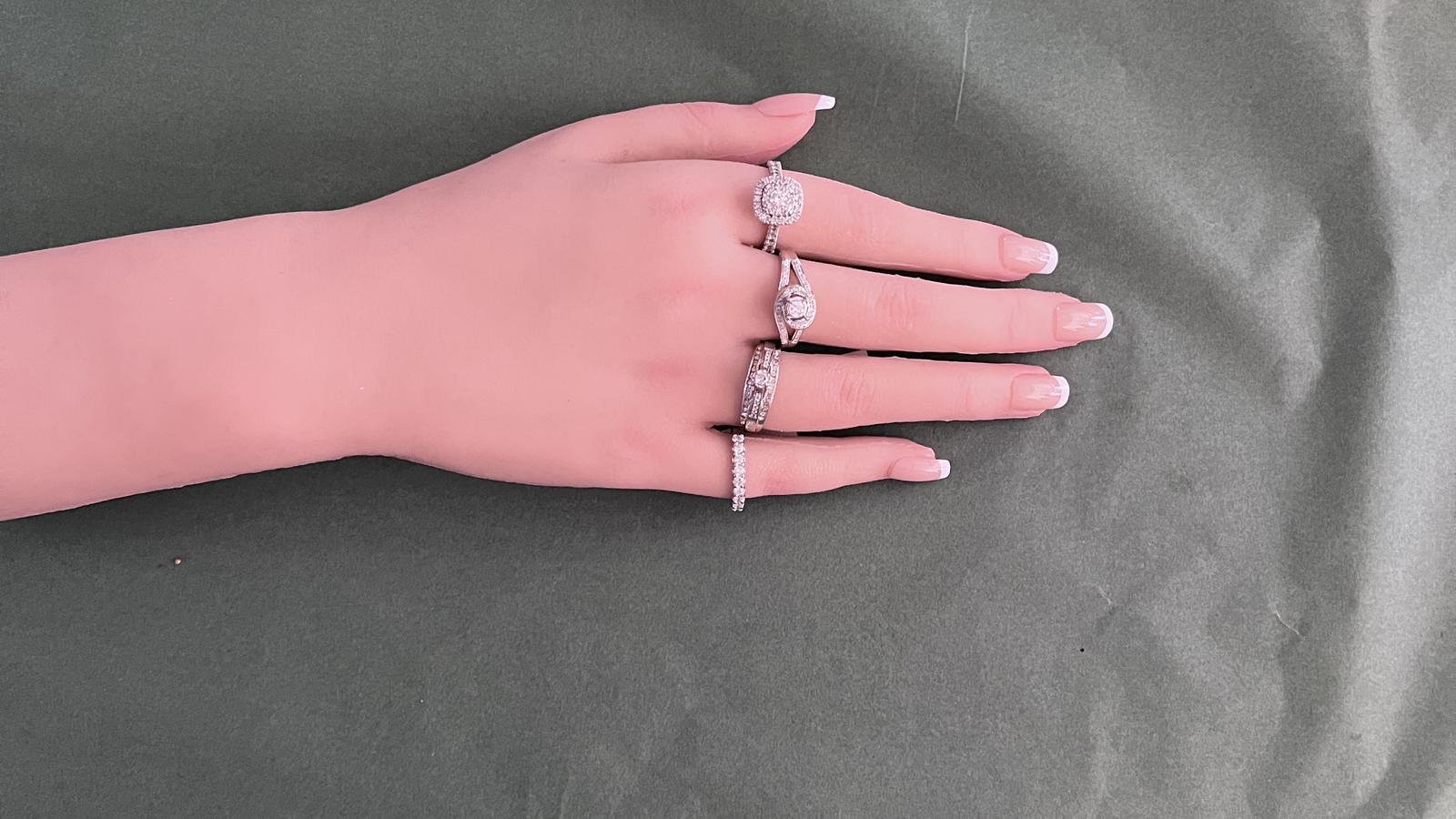 טבעת וינטאג משובצת יהלומים, יהלום מרכזי 0.18 קראט, זהב 10K - מק"ט 32122