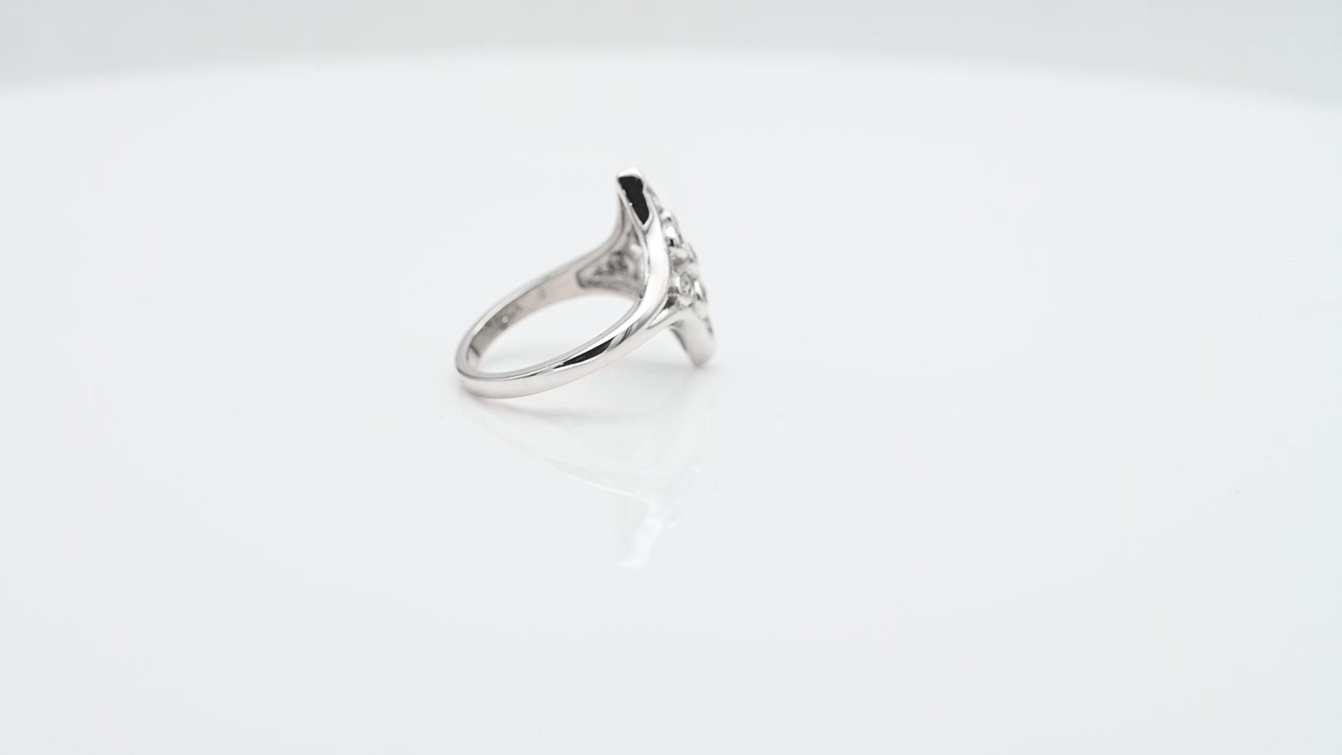 טבעת וינטאג משובצת יהלומים, זהב 14K - מק"ט 32236