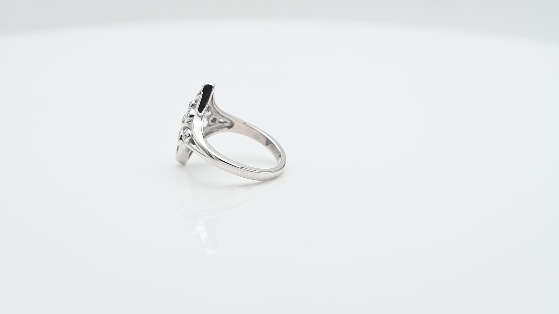 טבעת וינטאג משובצת יהלומים, זהב 14K - מק"ט 32236