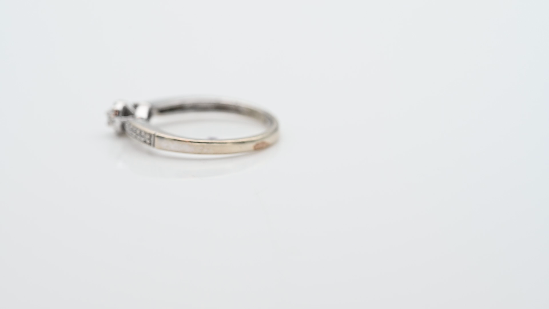 טבעת וינטאג משובצת יהלומים - מק"ט 32376, זהב 10K