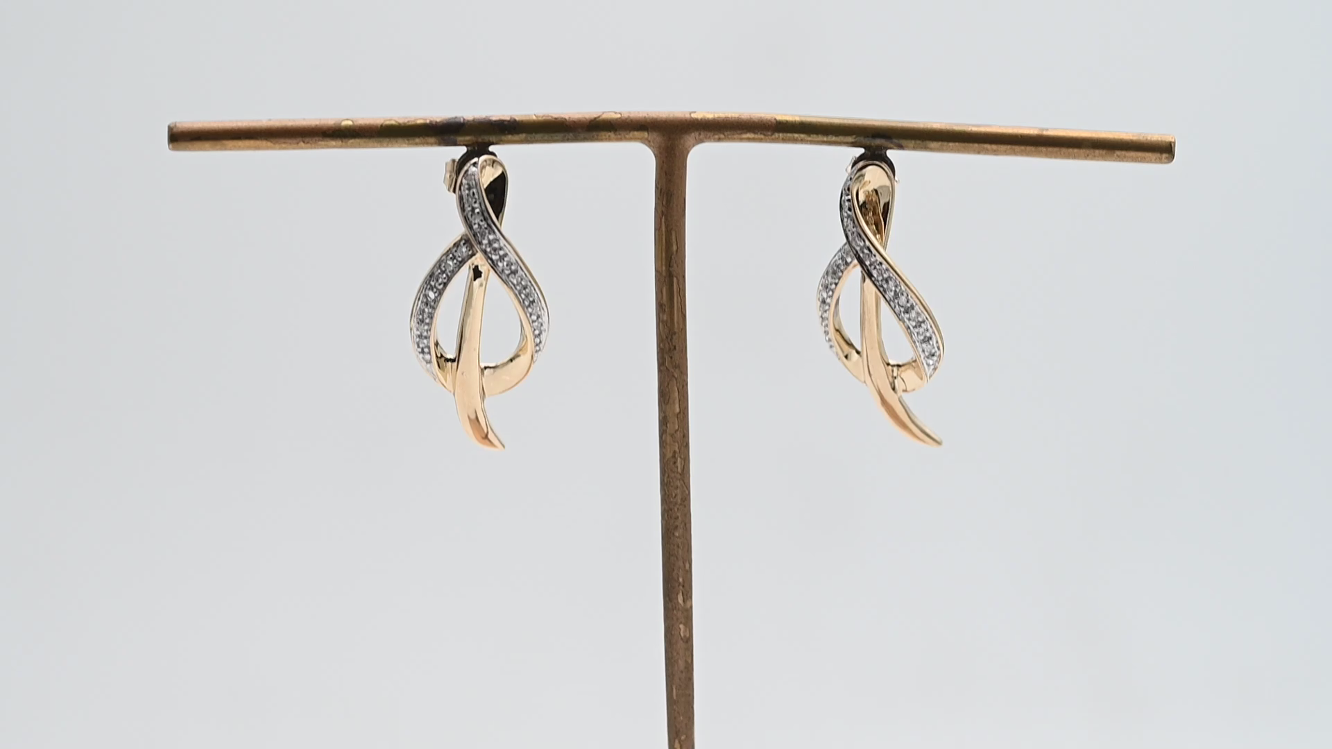 עגילי וינטאג צמודים משובצים יהלומים - מק"ט 32473, זהב 10K