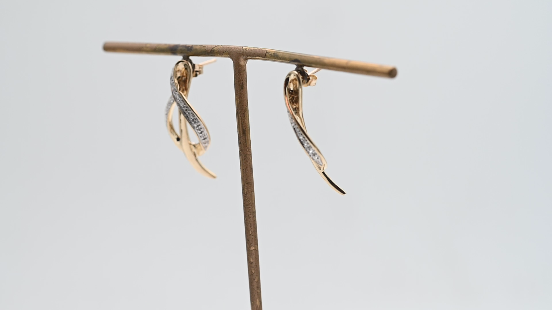 עגילי וינטאג צמודים משובצים יהלומים - מק"ט 32473, זהב 10K