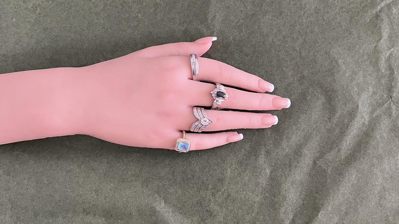 טבעת וינטאג משובצת שלושה יהלומים - מק"ט 32510, זהב 14