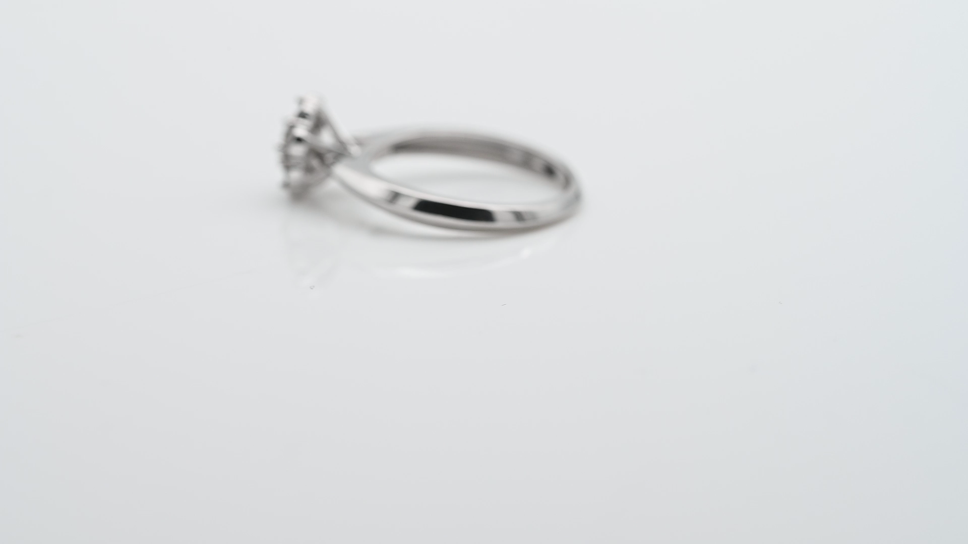 טבעת וינטאג פרח משובץ יהלומים חומים ולבנים - מק"ט 32514, זהב 14K