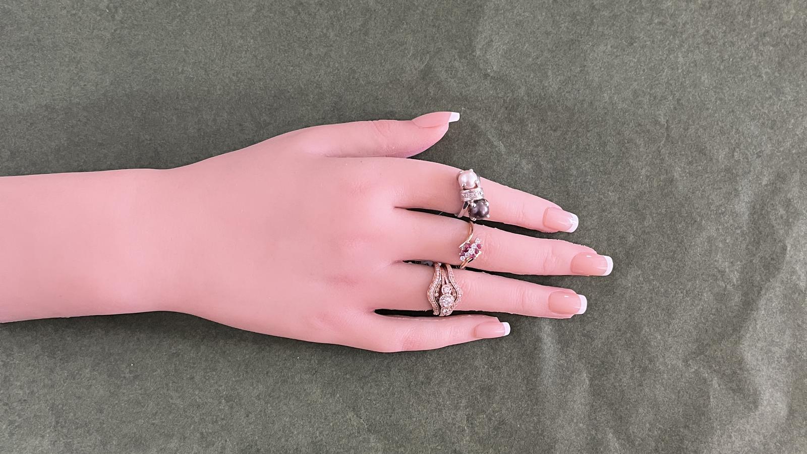 טבעת וינטאג משובצת פנינה שחורה, פנינה לבנה ויהלומים - מק"ט 32527, זהב 14