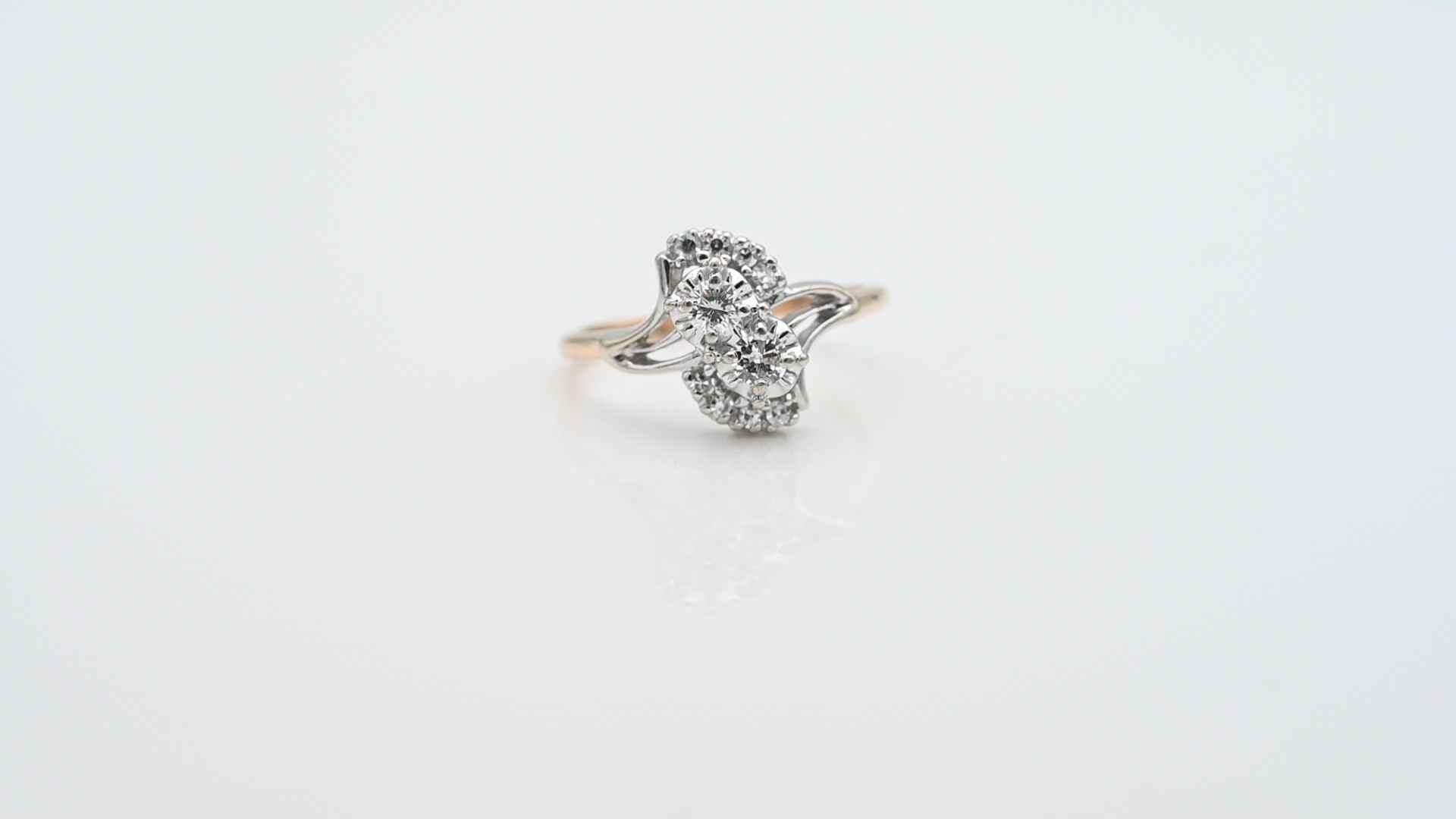 טבעת וינטאג משובצת יהלומים  - מק"ט 32573, זהב 9-14K