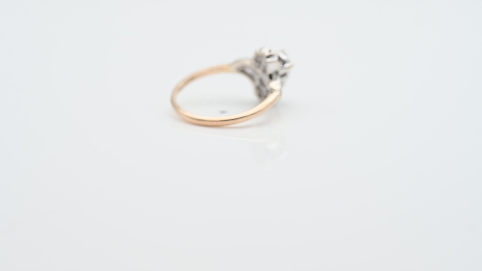 טבעת וינטאג משובצת יהלומים  - מק"ט 32573, זהב 9-14K