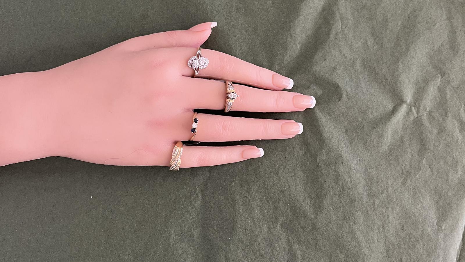 טבעת וינטאג משובצת יהלומים  - מק"ט 32573, זהב 9-14K