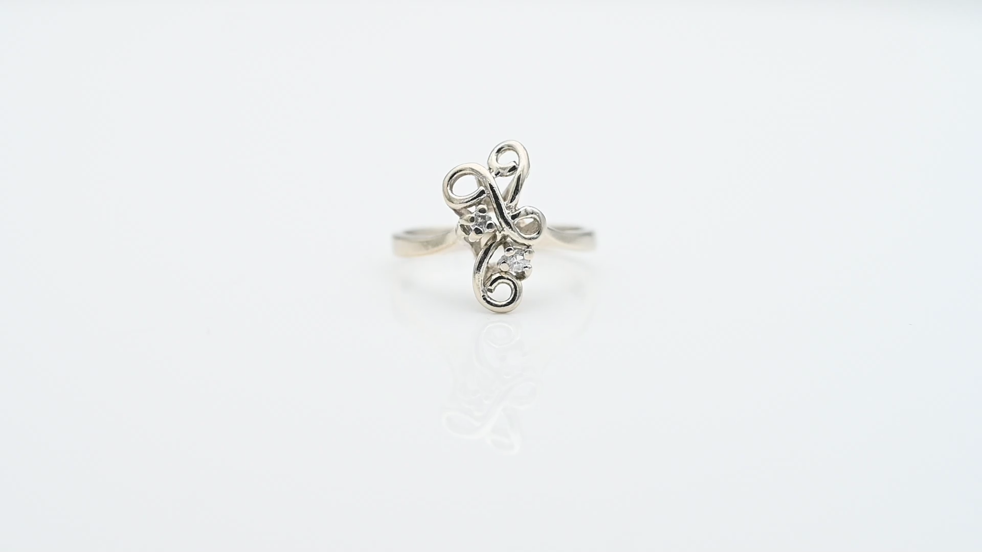 טבעת וינטג' אינפיניטי משובצת יהלומים - מק"ט 32723, זהב 9-14K