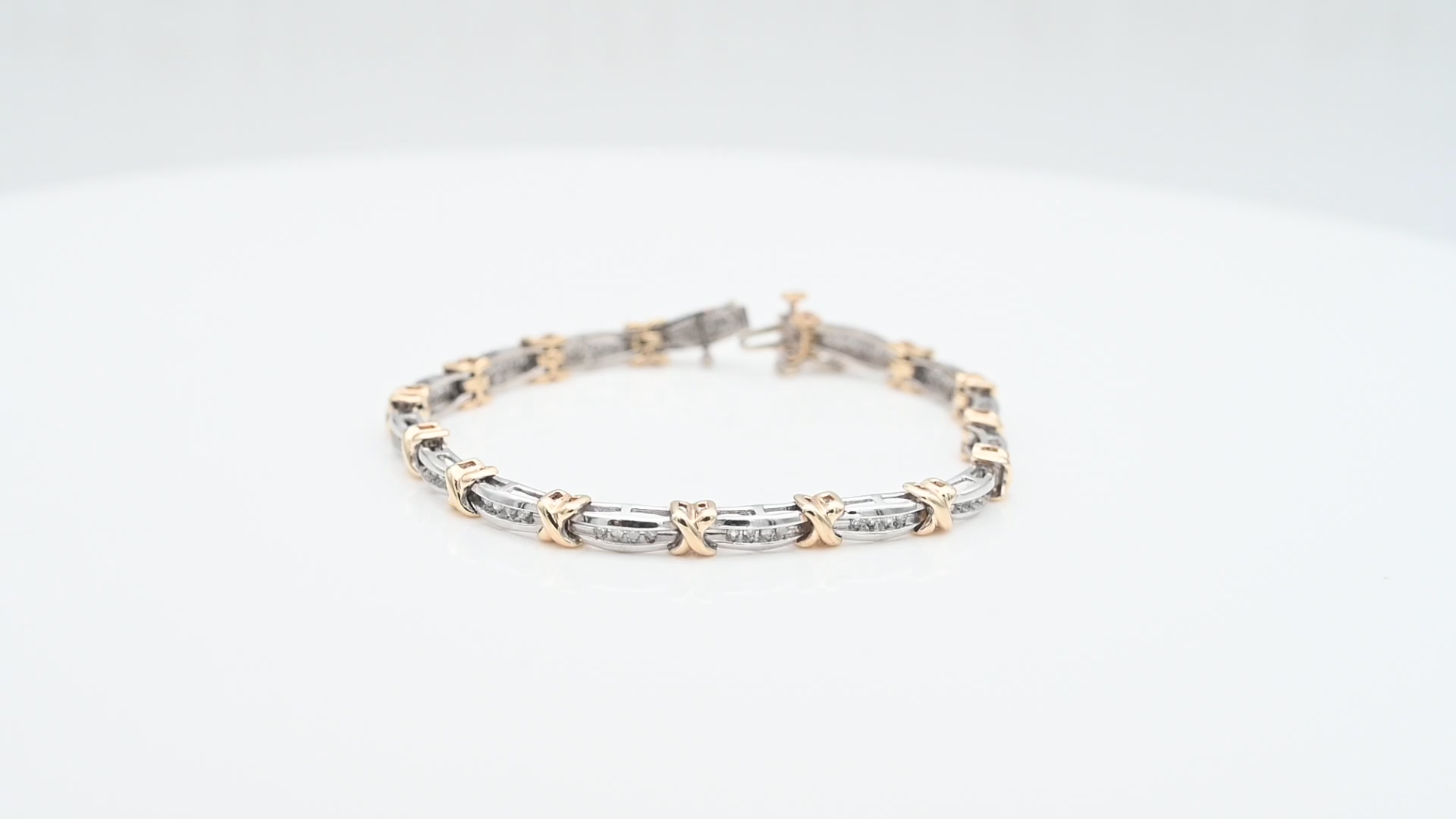 צמיד וינטג' איקסים משובץ יהלומים - מק"ט 32986, זהב 10K