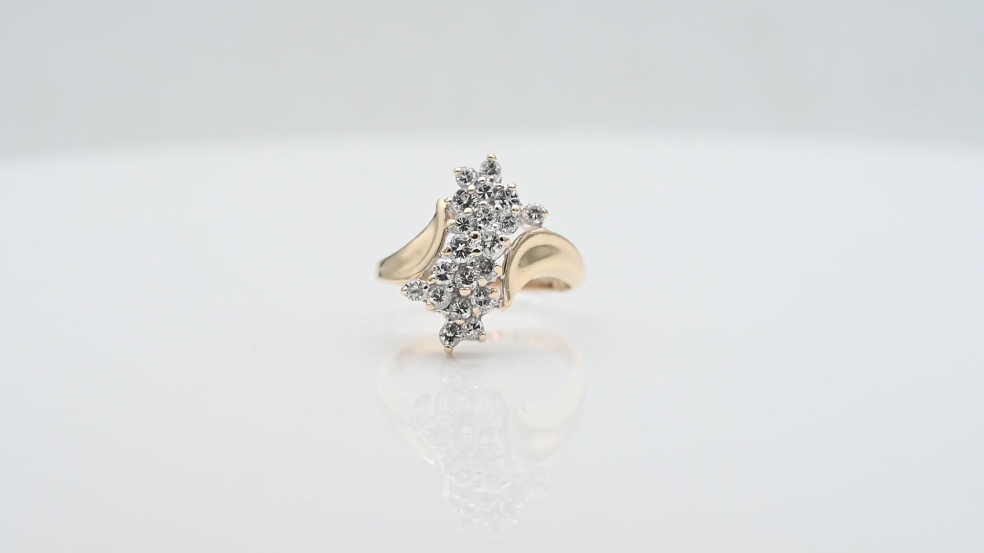 טבעת וינטג' משובצת יהלומים - מק"ט 33034, זהב 9-14K