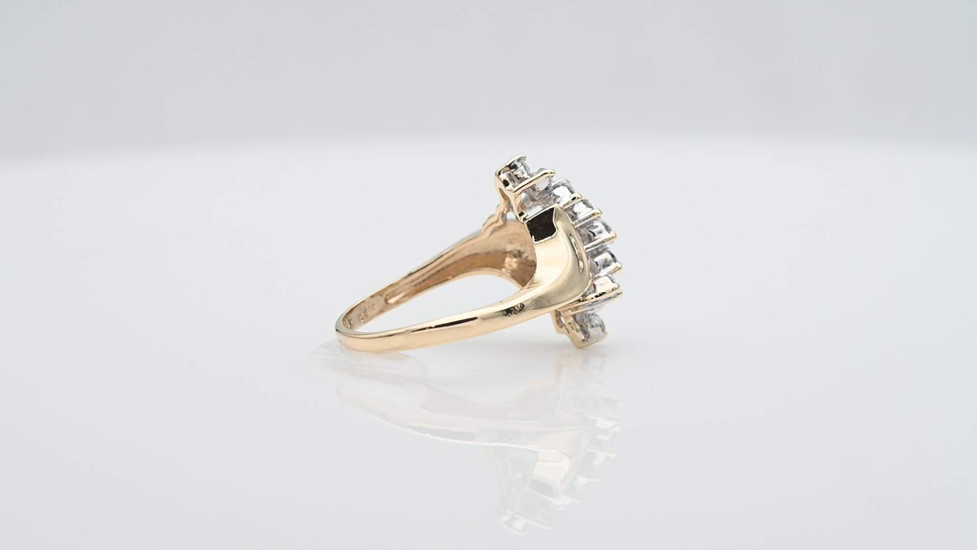 טבעת וינטג' משובצת יהלומים - מק"ט 33034, זהב 9-14K