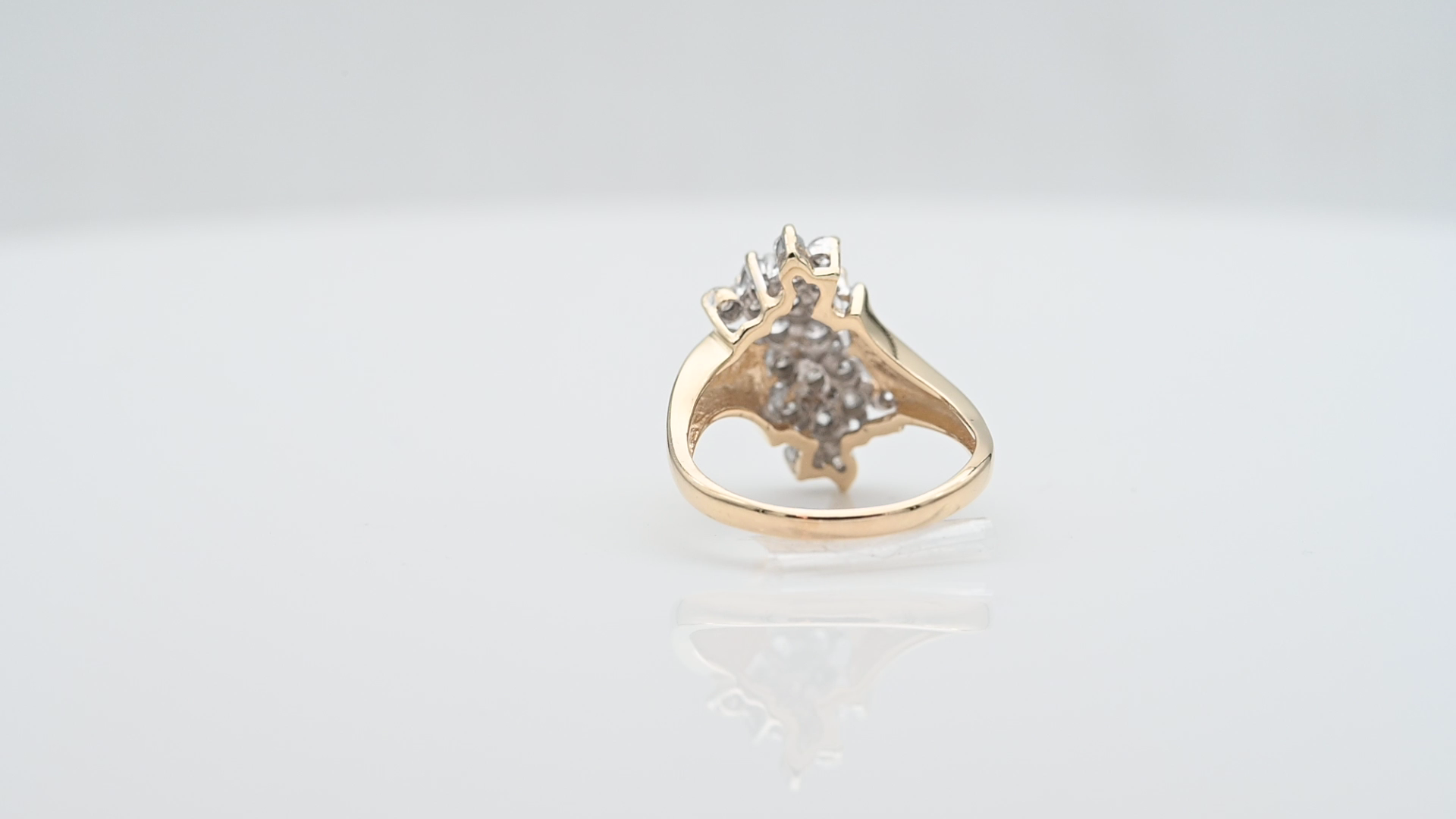 טבעת וינטג' משובצת יהלומים - מק"ט 33034, זהב 9-14K