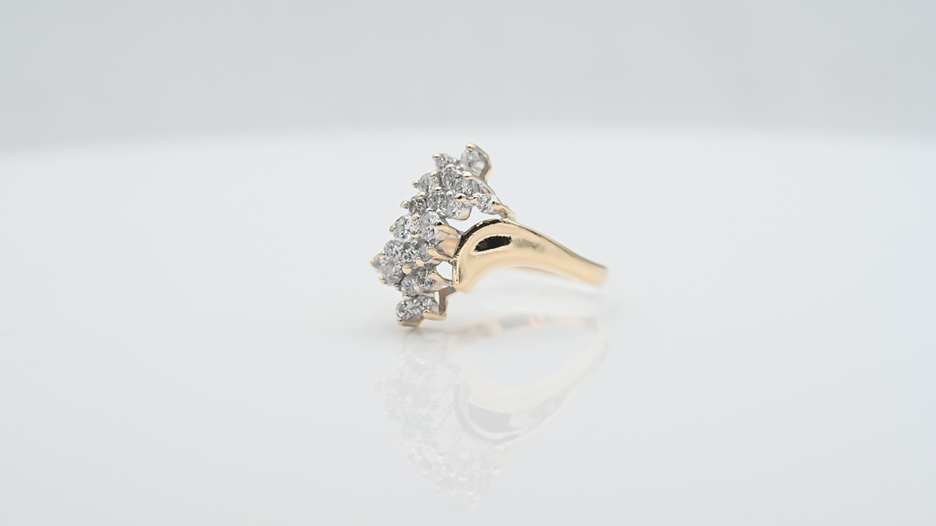 טבעת וינטג' משובצת יהלומים - מק"ט 33034, זהב 9-14K