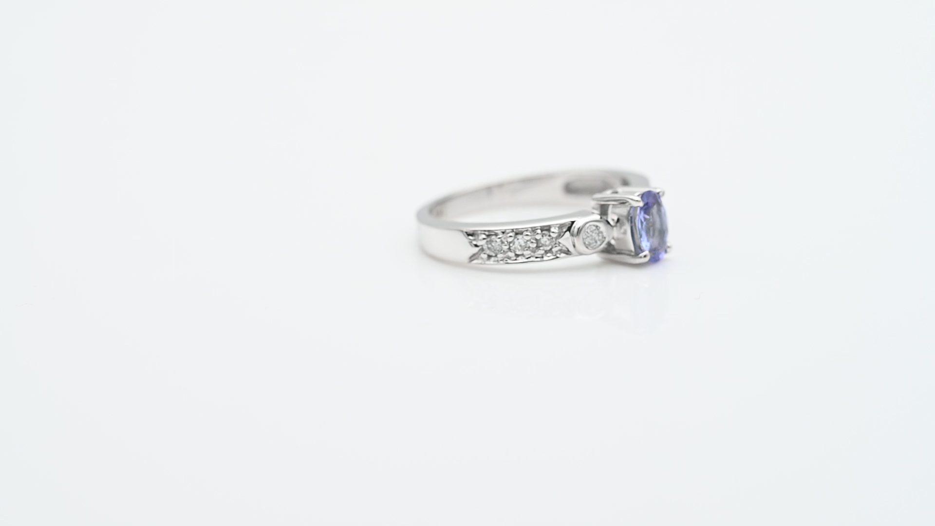 טבעת וינטג' משובצת טנזנייט ויהלומים - מק"ט 33099, זהב 14K