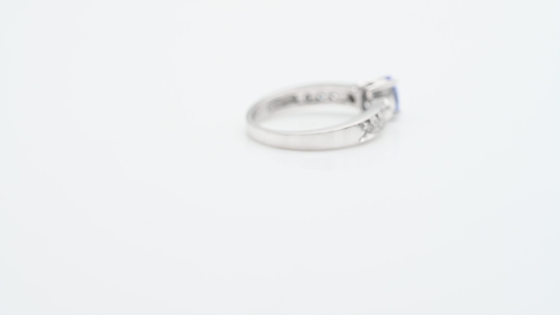 טבעת וינטג' משובצת טנזנייט ויהלומים - מק"ט 33099, זהב 14K