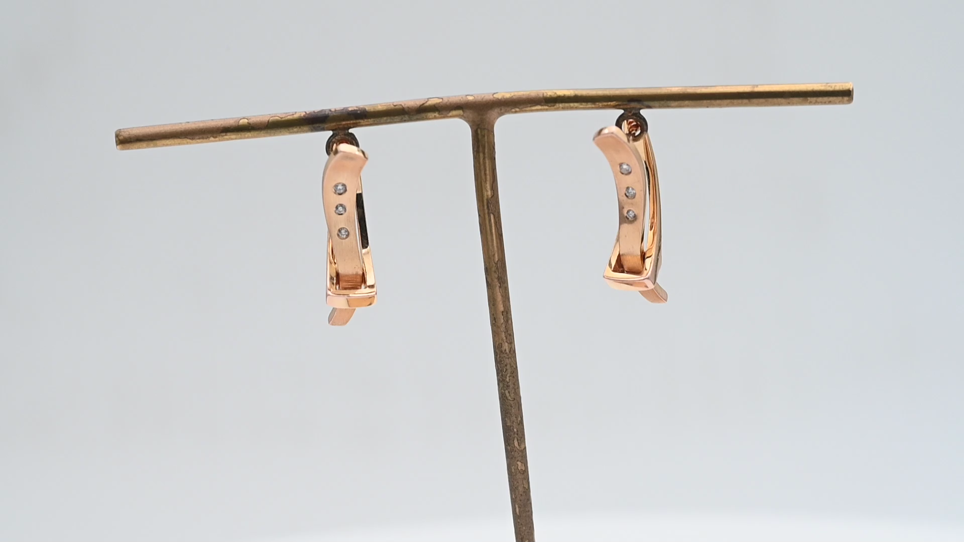 עגיל וינטג' משובץ יהלומים - מק"ט 33128, זהב 14K