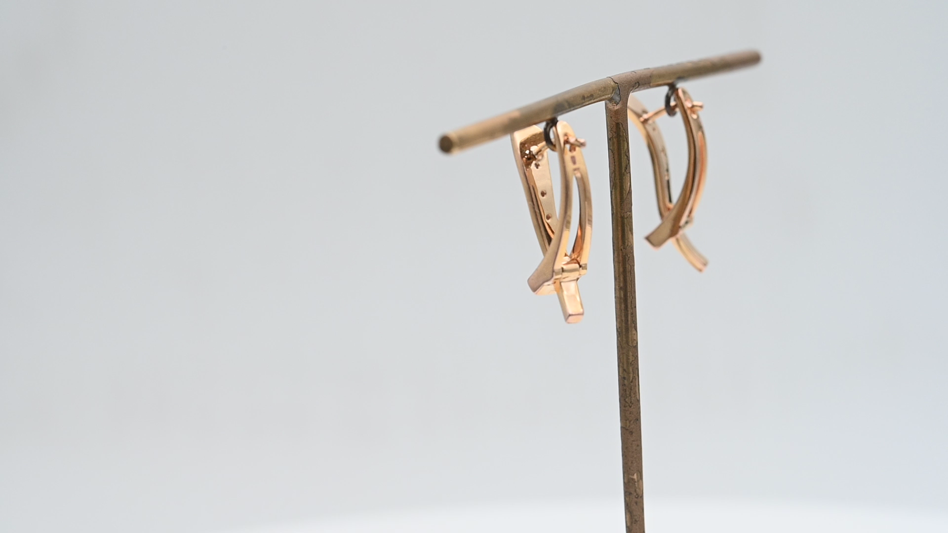 עגיל וינטג' משובץ יהלומים - מק"ט 33128, זהב 14K