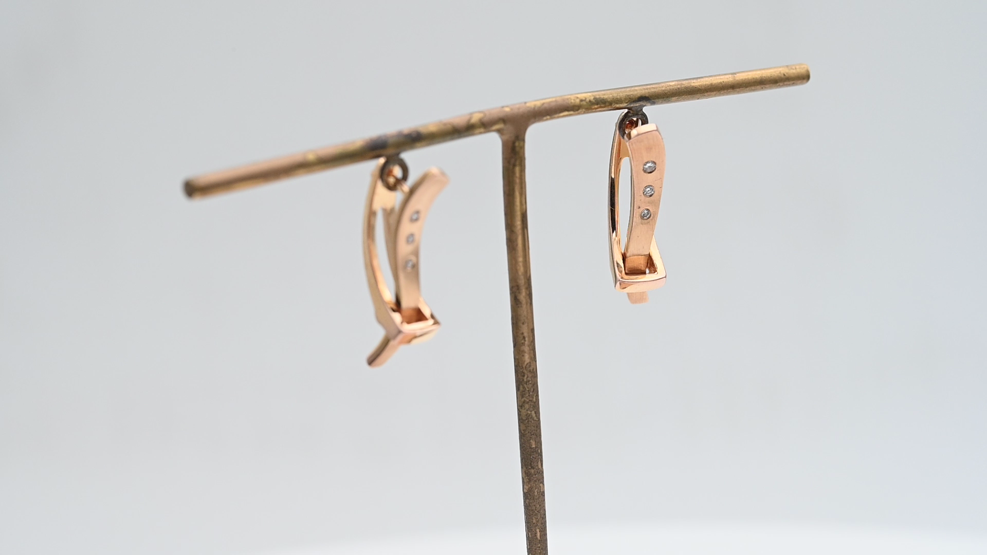 עגיל וינטג' משובץ יהלומים - מק"ט 33128, זהב 14K