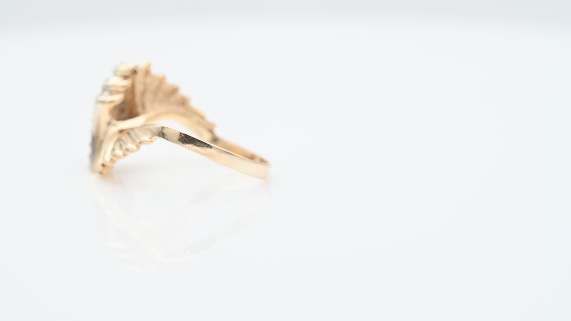 טבעת וינטג' משובצת יהלומים  - מק"ט 33175, זהב 14K