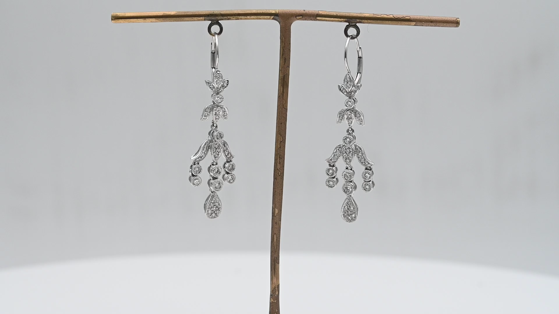 עגילי שנדליר משובצים יהלומים - מק"ט 33332, זהב 14K