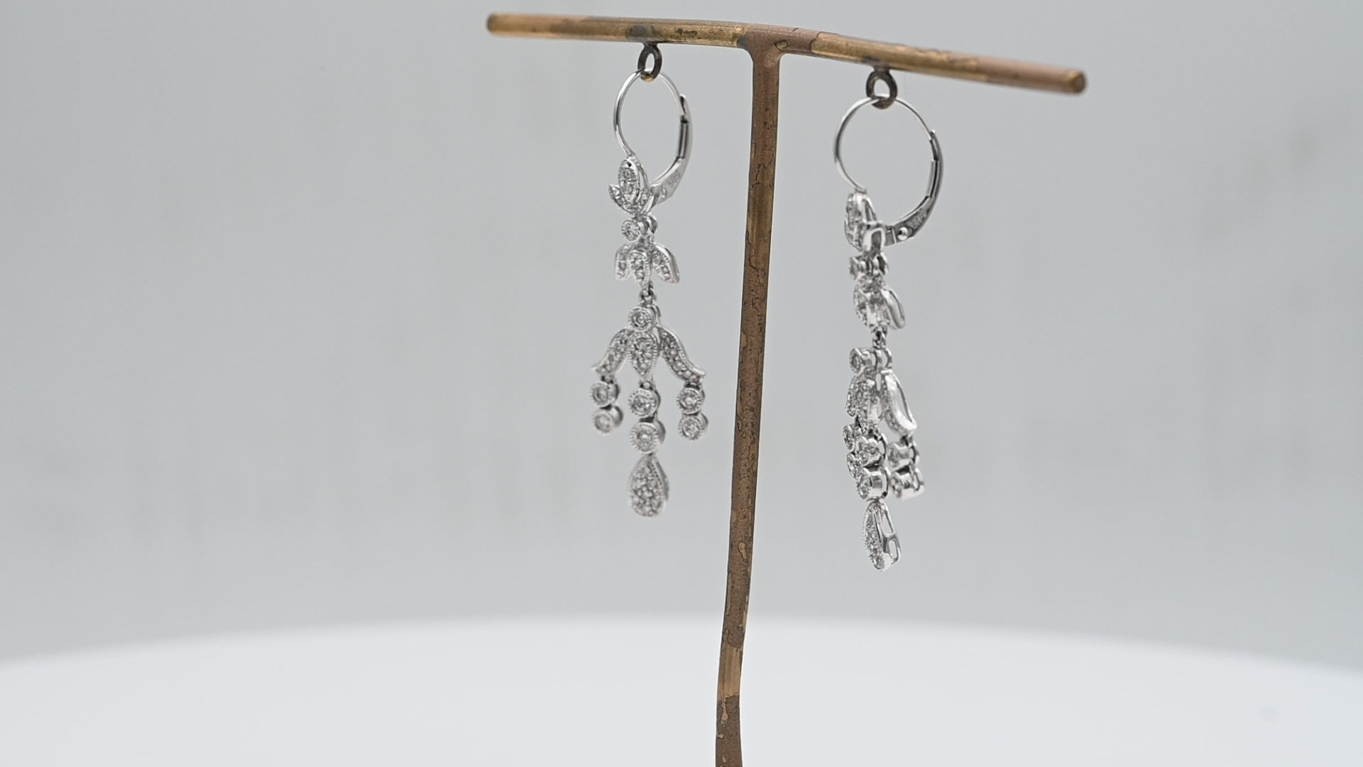 עגילי שנדליר משובצים יהלומים - מק"ט 33332, זהב 14K