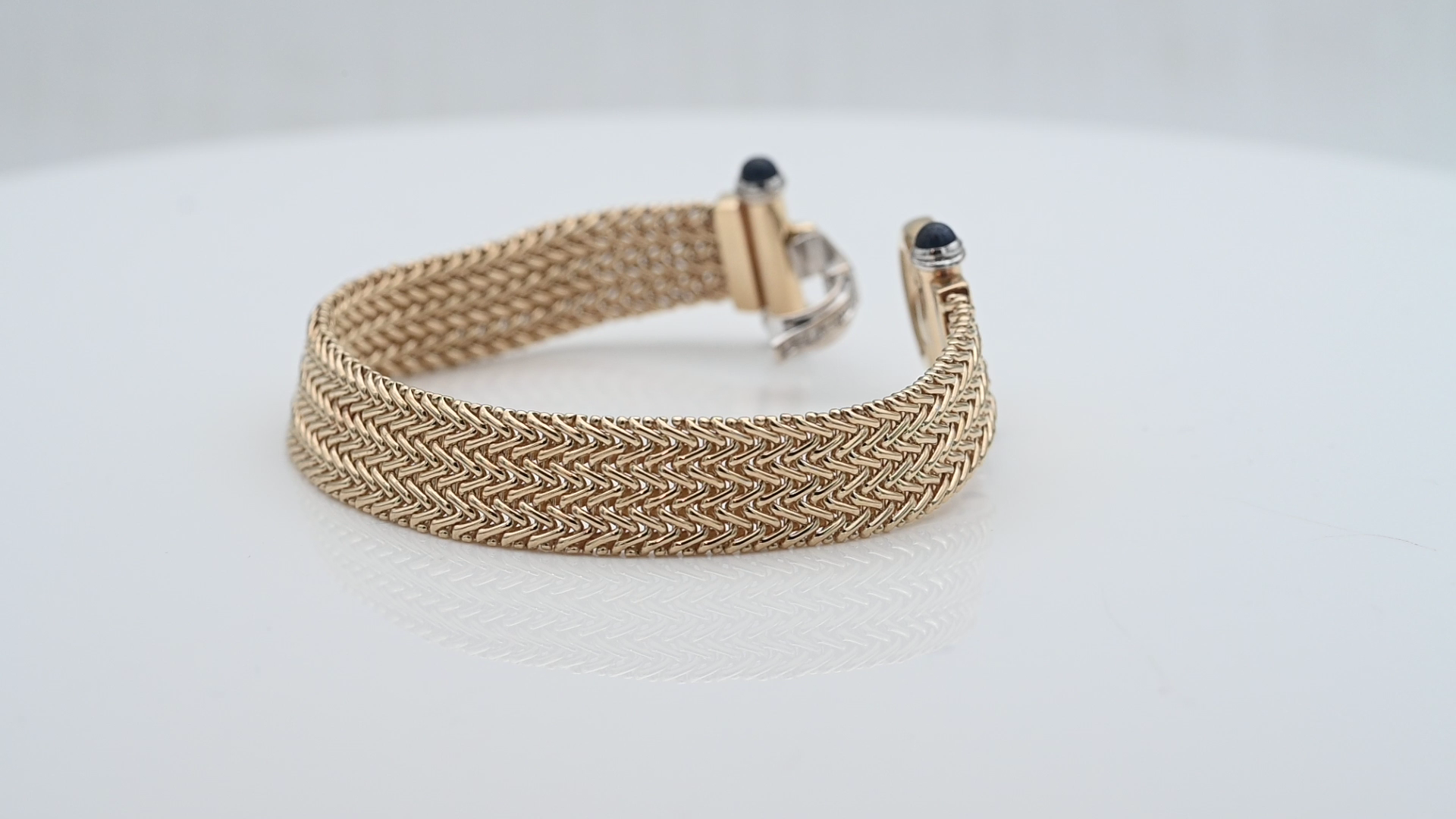 צמיד וינטג' איטלקי ברוחב 12.3 מ"מ, סוגר משובץ יהלומים ואבני ספיר בחיתוך קבושון - מק"ט 33348, זהב 14K