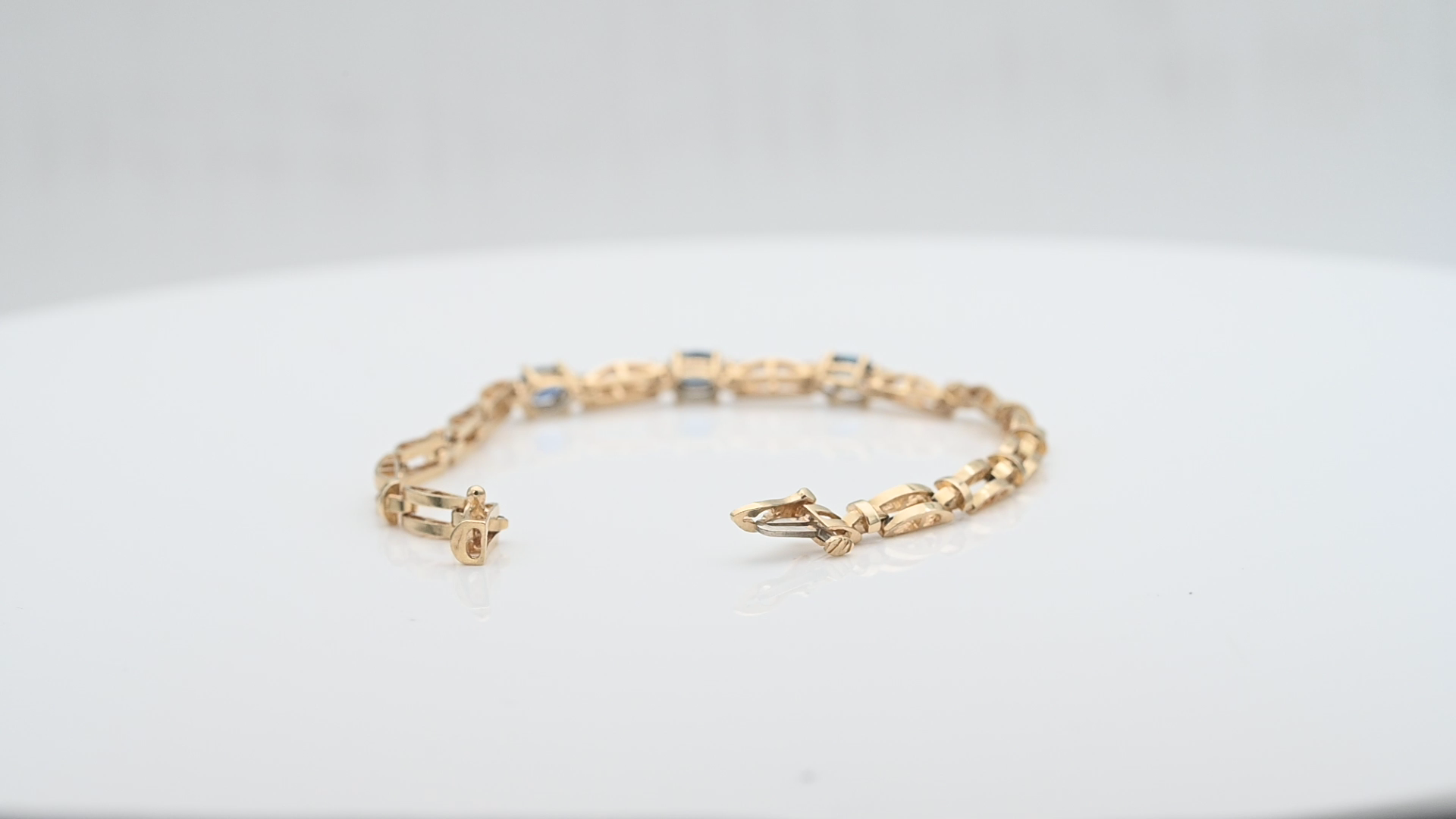 צמיד וינטג' משובץ שלושה ספירים בחיתוך אובל ויהלומים - מק"ט 33354, זהב 14K