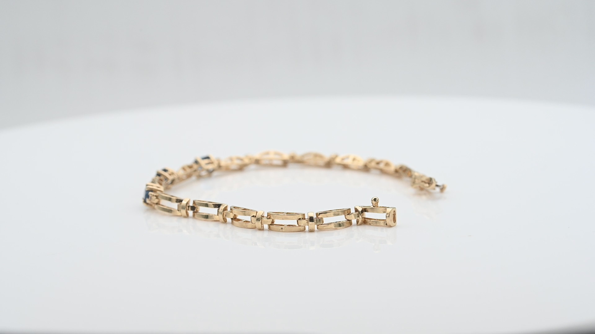 צמיד וינטג' משובץ שלושה ספירים בחיתוך אובל ויהלומים - מק"ט 33354, זהב 14K