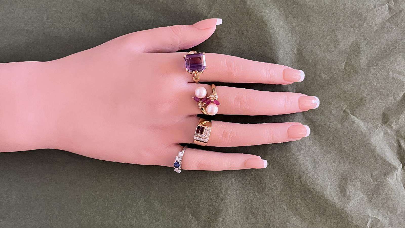 טבעת וינטאג משובצת קורונדום כחול ויהלומים  בחיתוך Old Cut - מק"ט 33362, זהב 18K