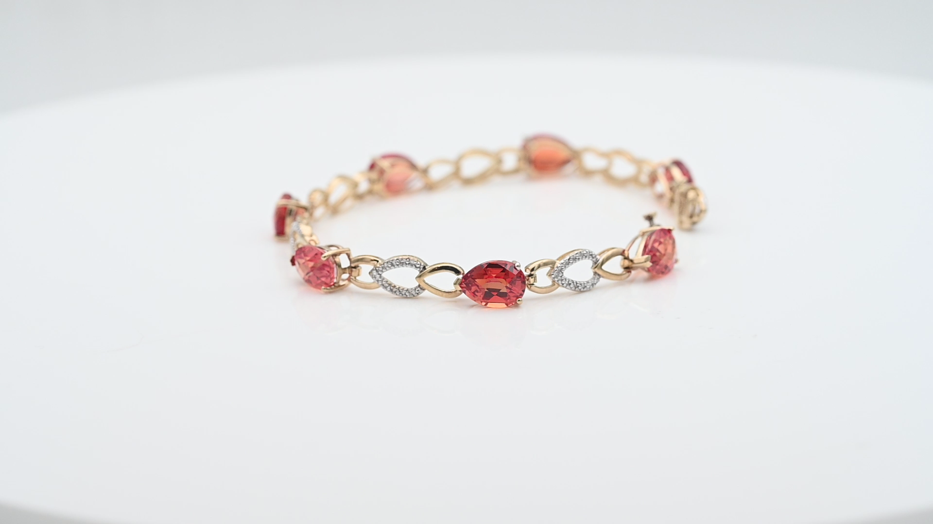 צמיד וינטג' משובץ אבנים בגוון כתום בחיתוך טיפה ויהלומים - מק"ט 33398, זהב 10K