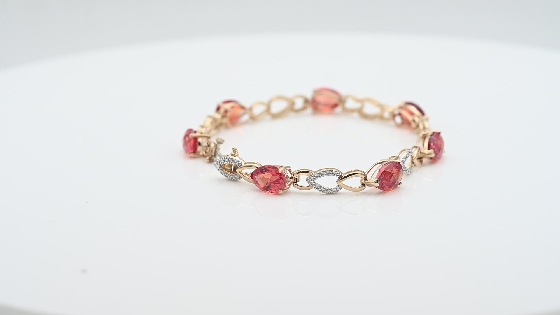 צמיד וינטג' משובץ אבנים בגוון כתום בחיתוך טיפה ויהלומים - מק"ט 33398, זהב 10K