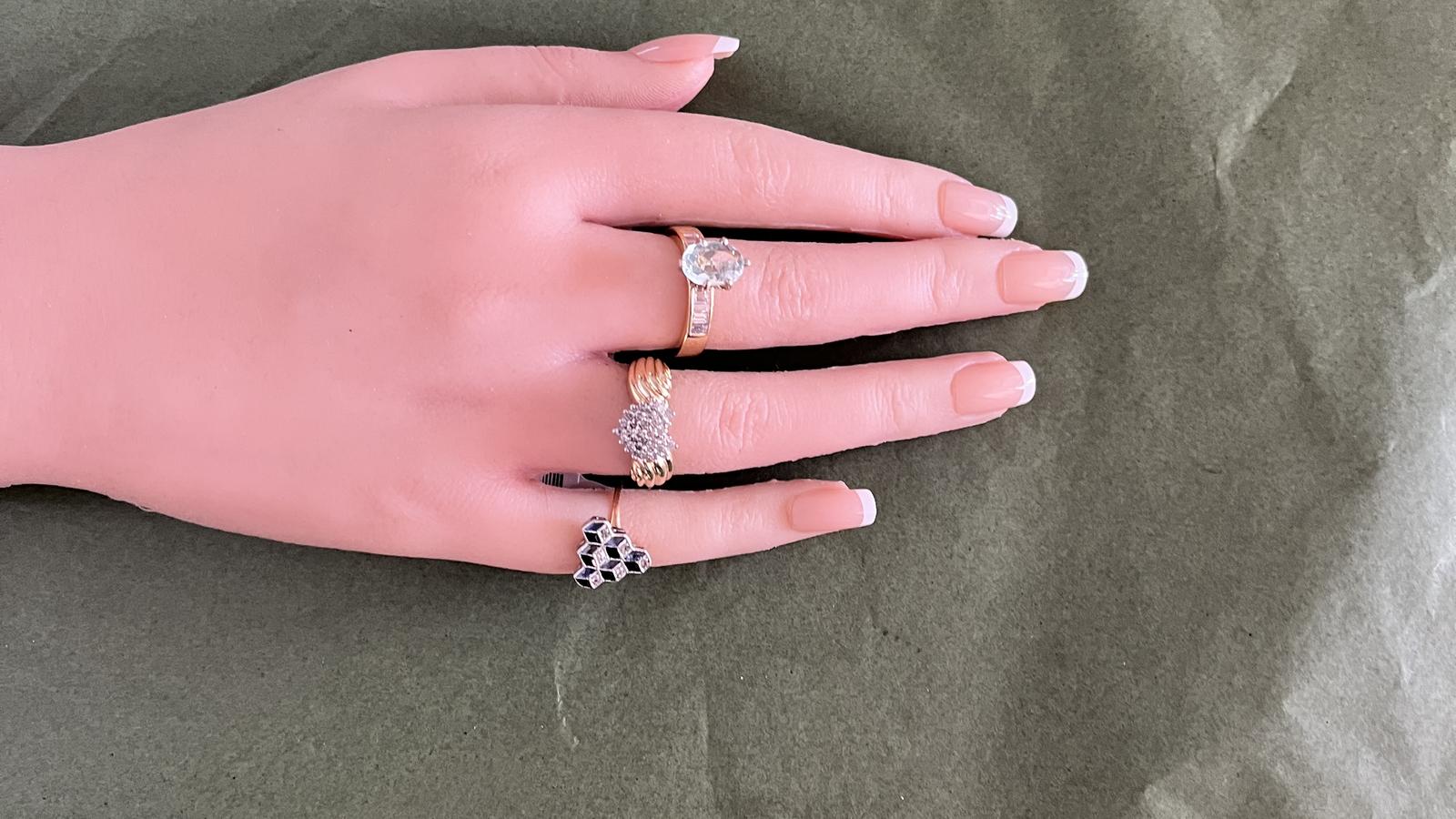 טבעת וינטג' מעוצבת בצורת קוביות, משובצת יהלומים ואבני טנזנייט וספינל שחור - מק"ט 33415, זהב 14K