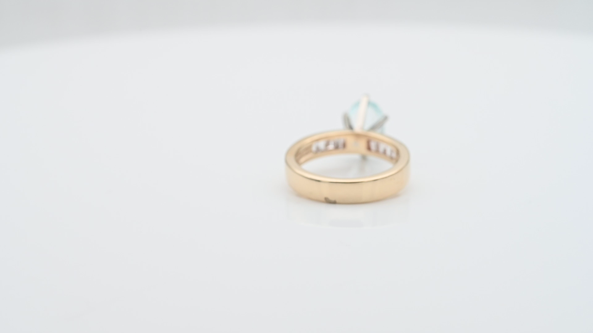 טבעת וינטג' משובצת אקווה מרין ויהלומים בחיתוך בגט - מק"ט 33446, זהב 14K