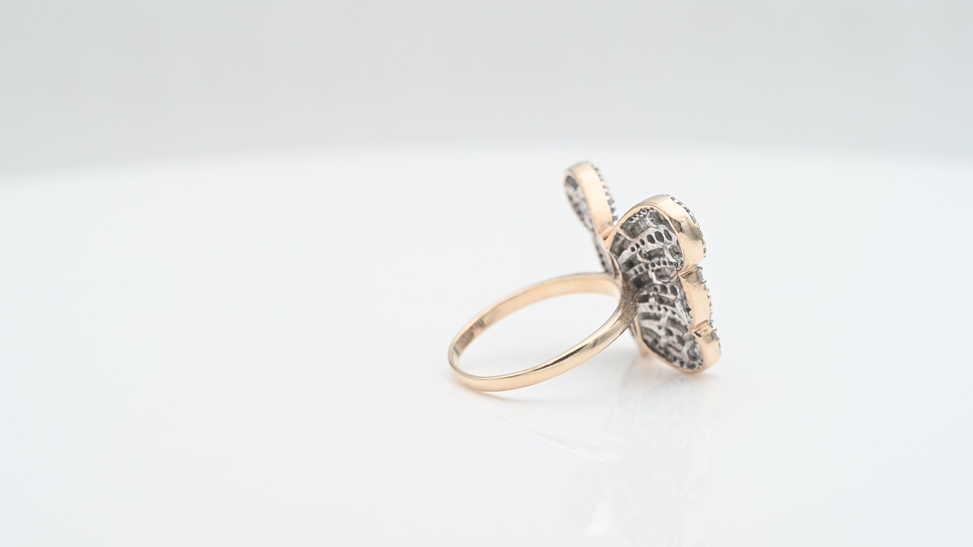 טבעת וינטג' בצורת פרפר משובצת יהלומים - מק"ט 33546, זהב 10K