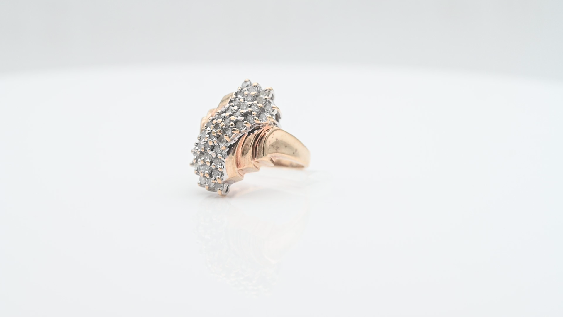 טבעת וינטג' משובצת יהלומים - מק"ט 33560, זהב 10K