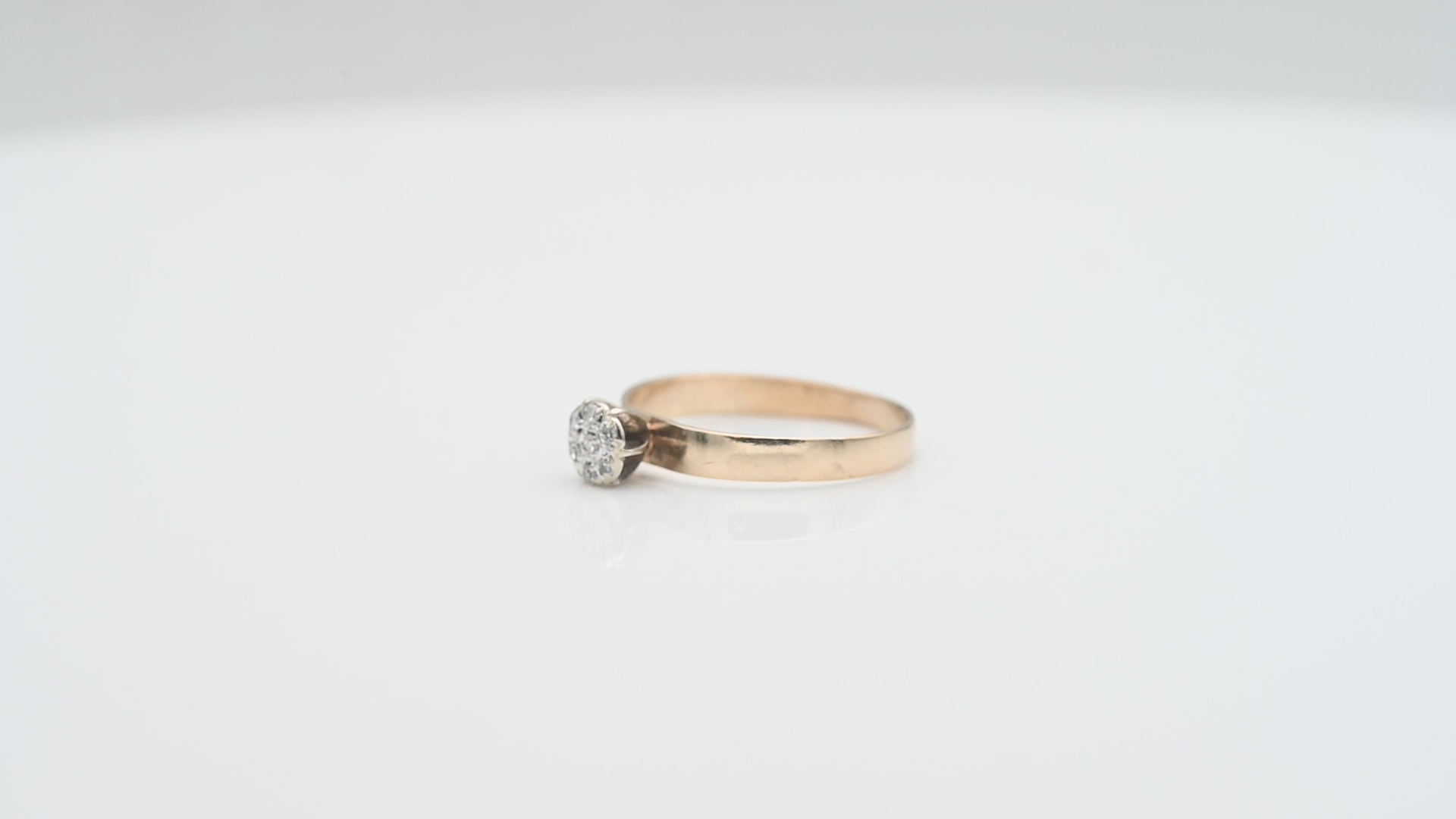 טבעת וינטג' משובצת יהלומים בשיבוץ גבוה - מק"ט 33593, זהב 10K