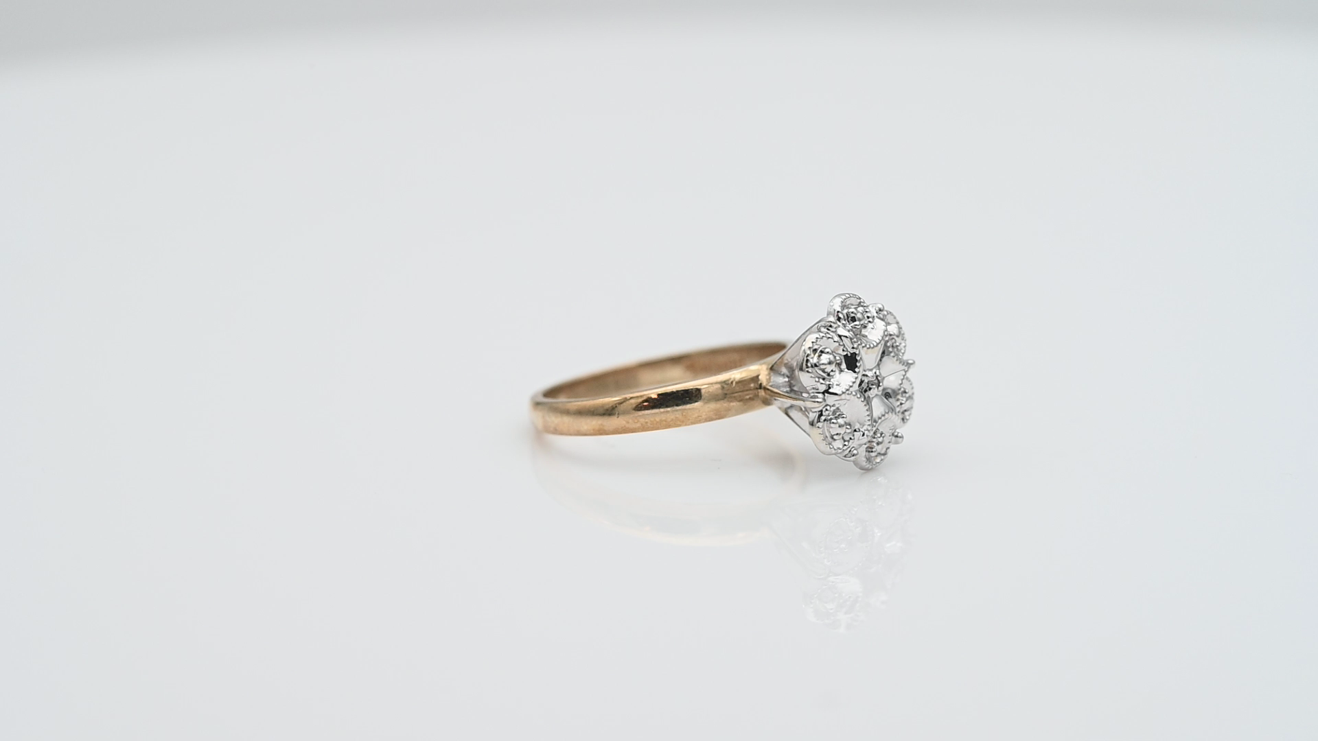 טבעת וינטאג פרח בשיבוץ גבוה משובץ יהלום - מק"ט 33824, זהב 10K