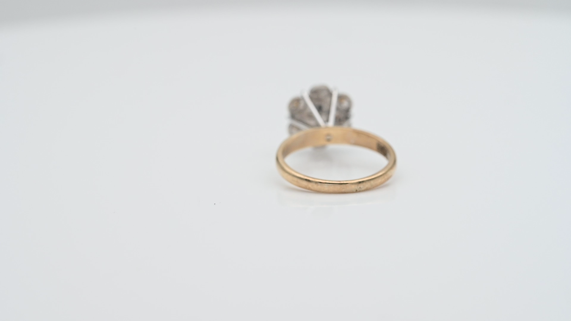 טבעת וינטאג פרח בשיבוץ גבוה משובץ יהלום - מק"ט 33824, זהב 10K