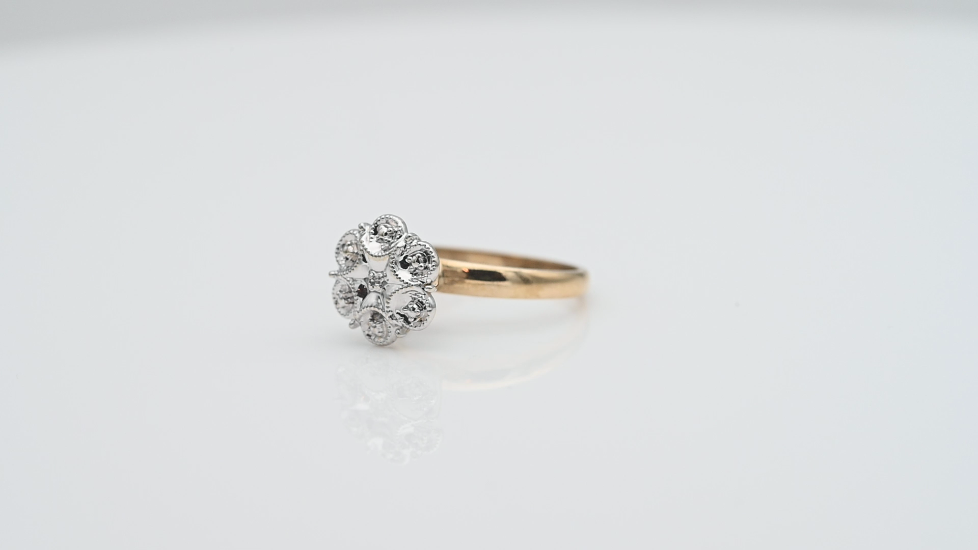 טבעת וינטאג פרח בשיבוץ גבוה משובץ יהלום - מק"ט 33824, זהב 10K