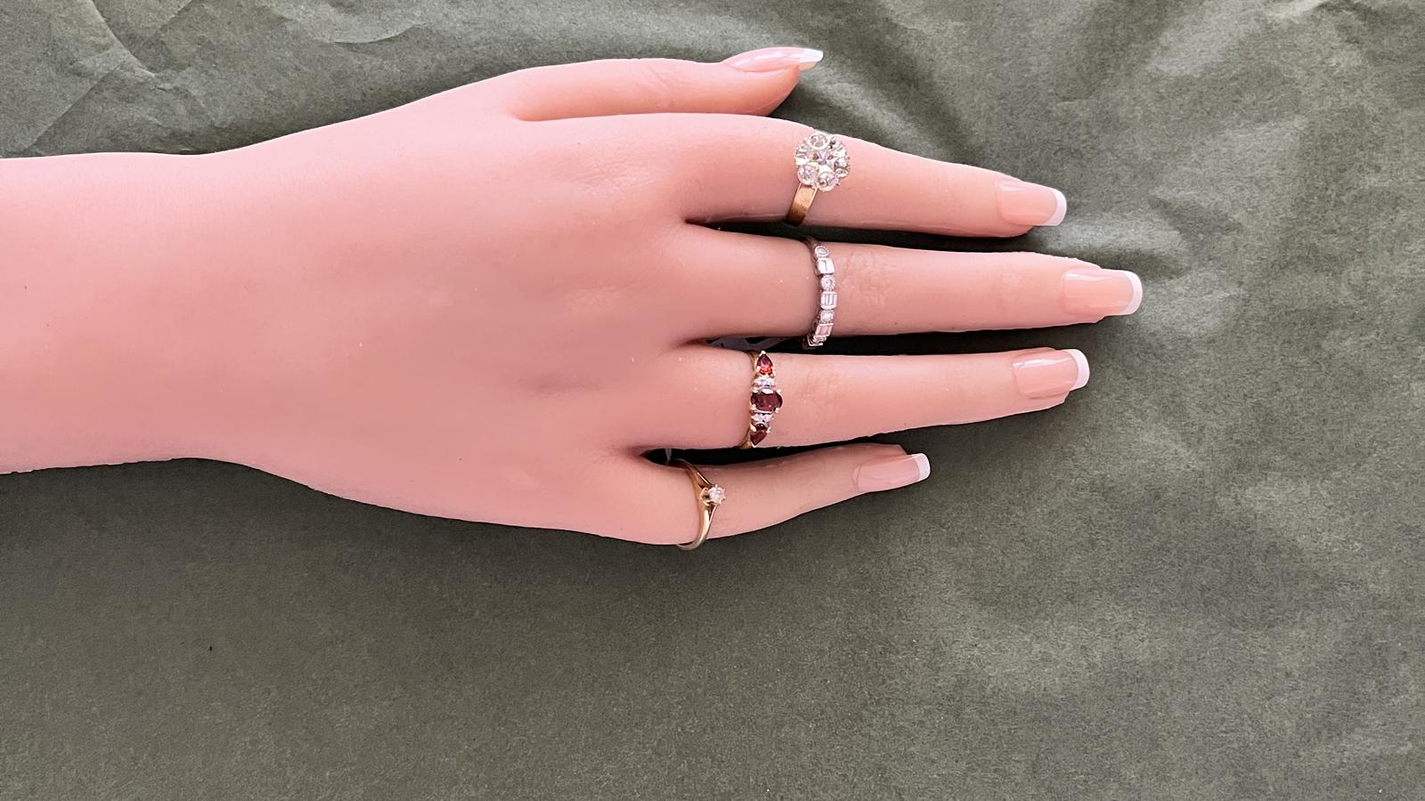 טבעת וינטאג פרח בשיבוץ גבוה משובצת יהלומים - מק"ט 33829, זהב 10K