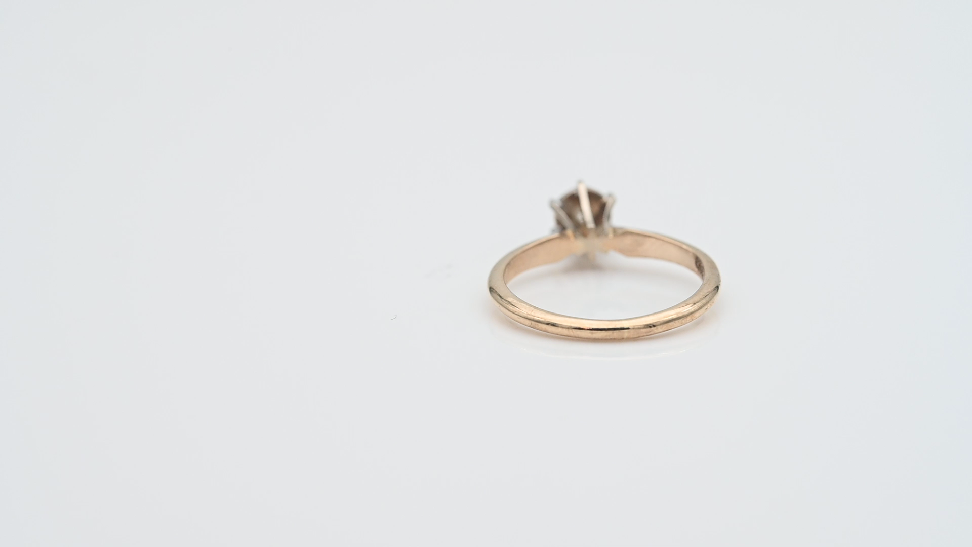 טבעת וינטג' משובצת יהלום בשיבוץ גבוה - מק"ט 33879, זהב 10K