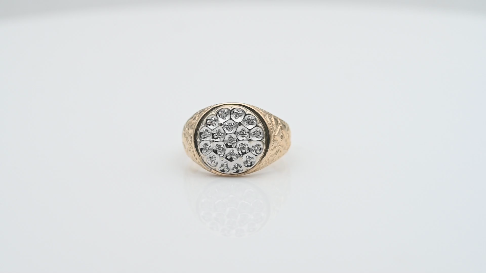 טבעת וינטג' חותם עגולה משובצת יהלומים - מק"ט 33969, זהב 10K