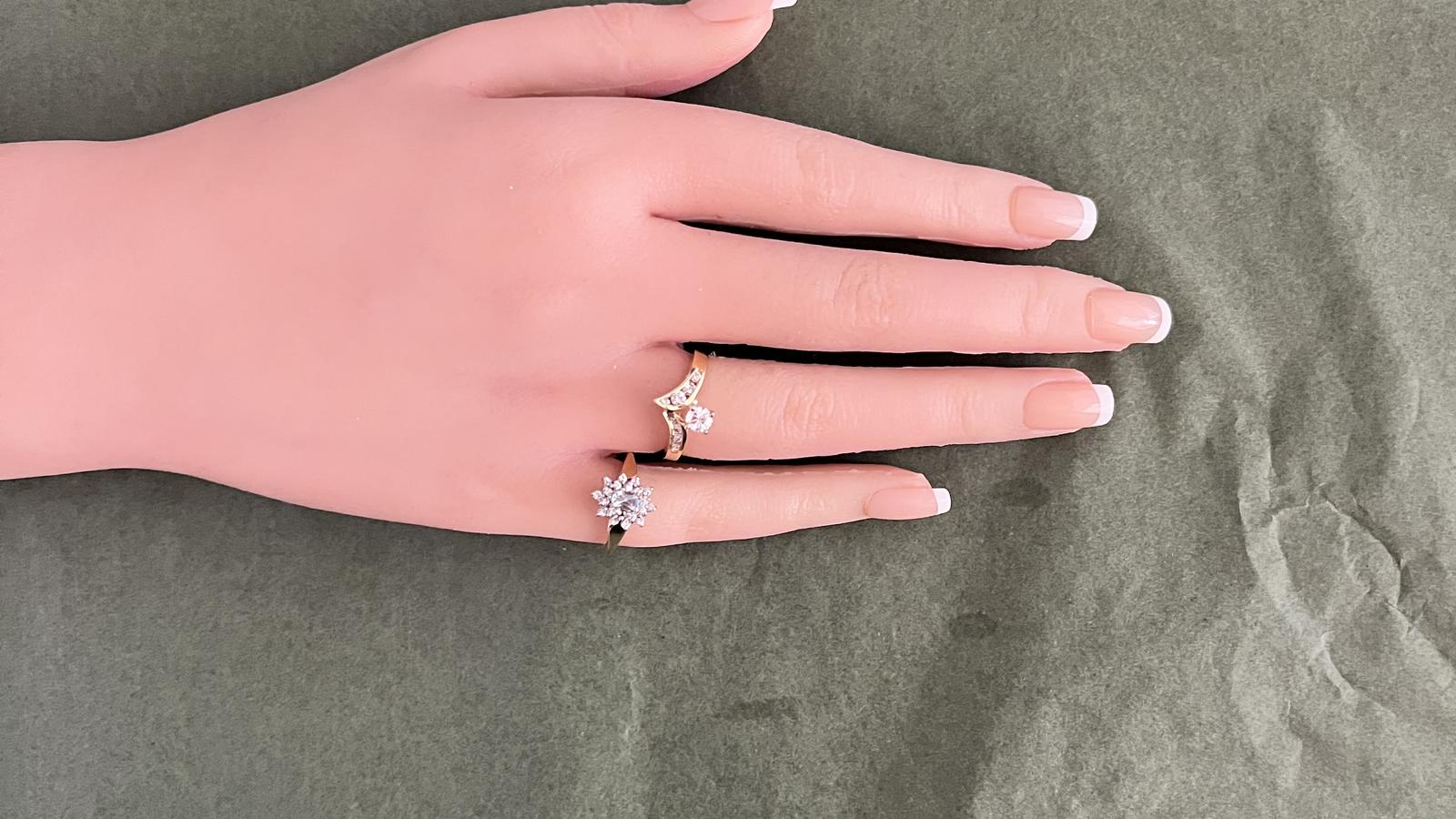 טבעת וינטג' V משובצת יהלומים - מק"ט 34049, זהב 14K