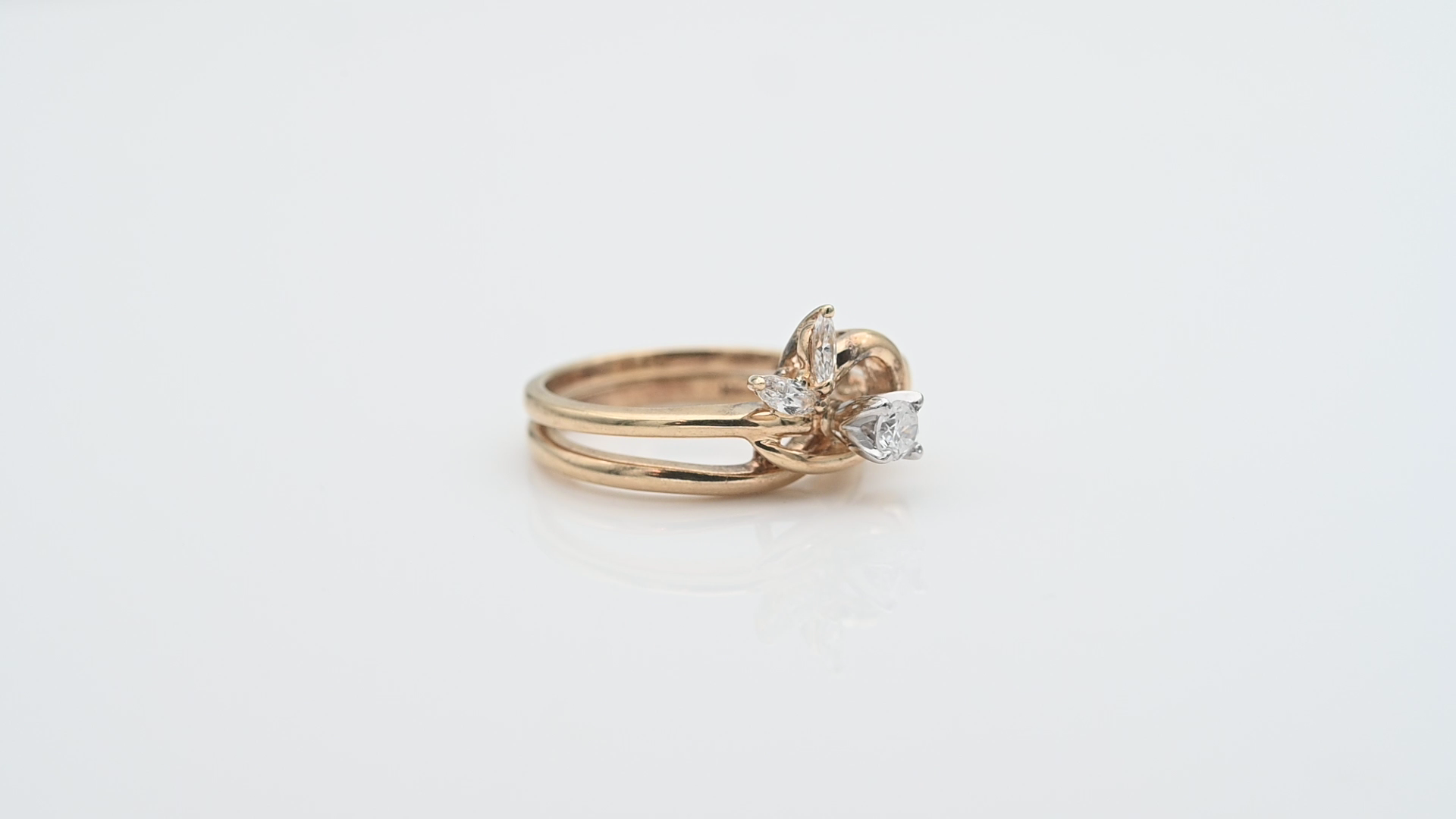 זוג טבעות משתלבות משובצות יהלומים בחיתוך מרקיזה ועגול - מק"ט 34057, זהב 14K