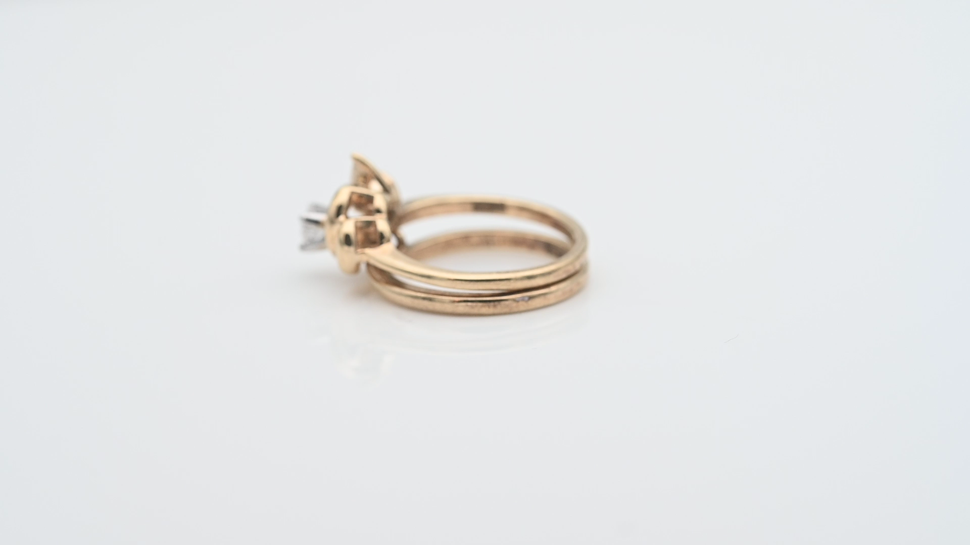 זוג טבעות משתלבות משובצות יהלומים בחיתוך מרקיזה ועגול - מק"ט 34057, זהב 14K