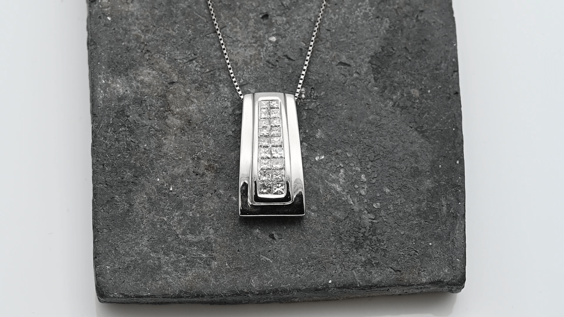 תליון זהב ויהלומים מספר 4179