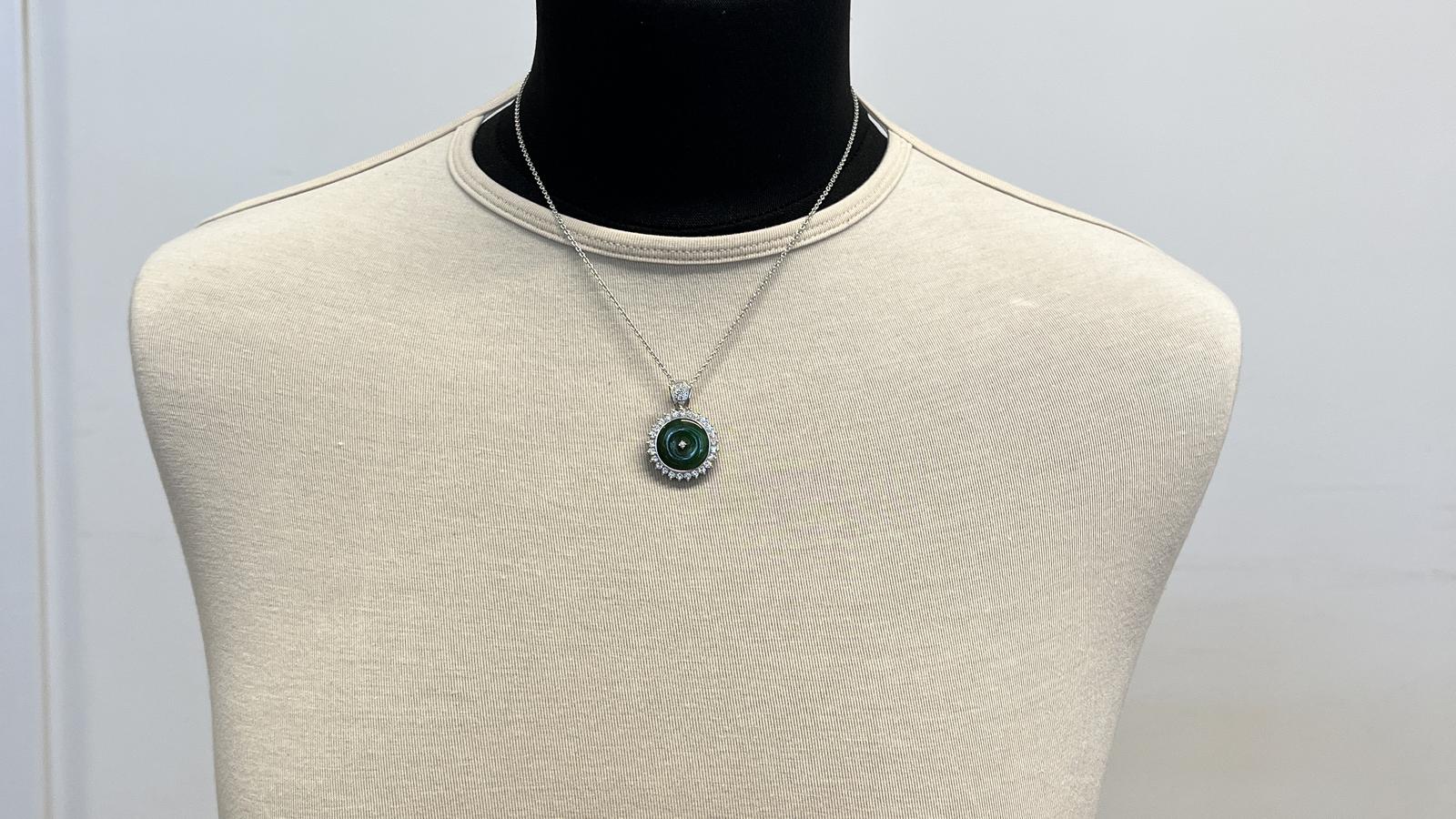 תליון זהב  בשיבוץ ג'ייד ויהלומים מספר 4297