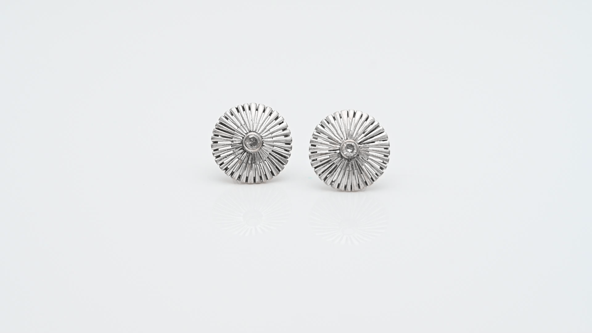 עגילי וינטאג צמודים משובצים יהלומים, זהב 14K - מק"ט 50311