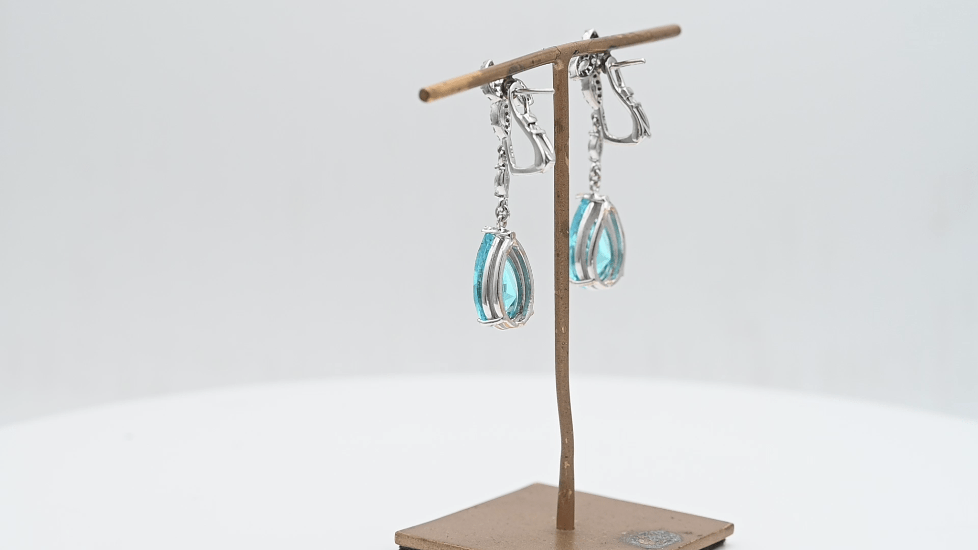 עגילי וינטאג משובצים בלו טופז ויהלומים, זהב 14K - מק"ט 50316